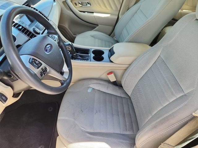 2013 Ford Taurus SE