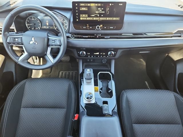 2025 Mitsubishi Outlander ES