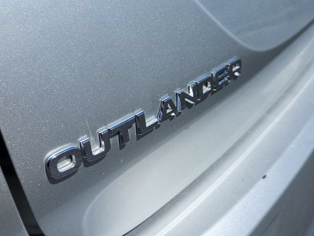 2025 Mitsubishi Outlander ES