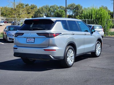 2025 Mitsubishi Outlander ES