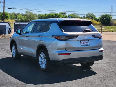 2025 Mitsubishi Outlander ES