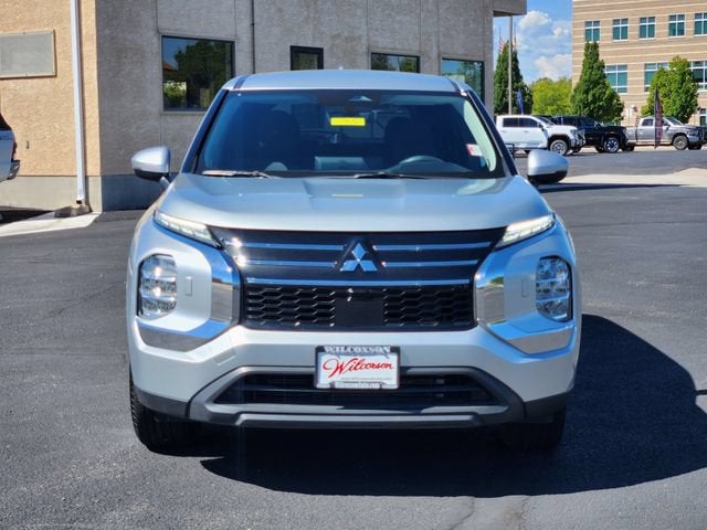 2025 Mitsubishi Outlander ES