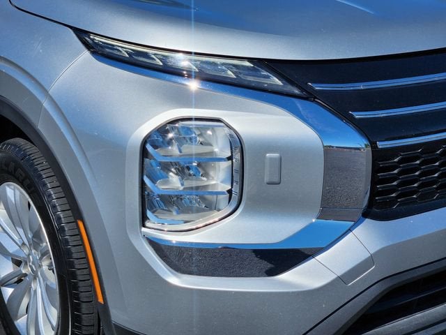 2025 Mitsubishi Outlander ES
